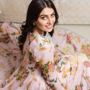 3 recent ayeza khan looks to inspire your wardrobe