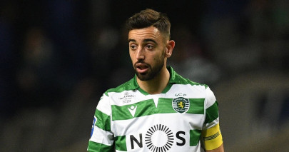 man united bank on free scoring fernandes to quieten fans fury