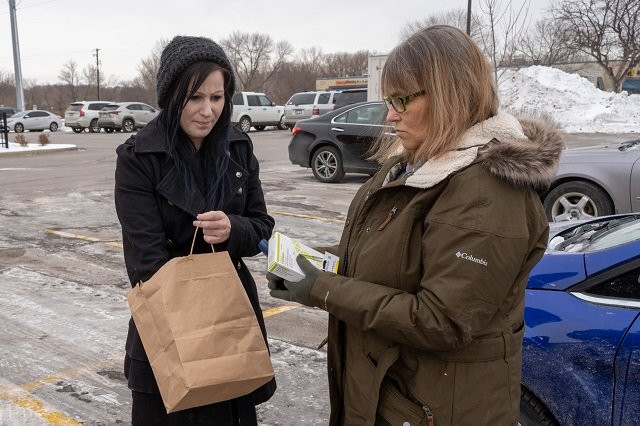 abigail hansmeyer l gives insulin medicine to annette gentile r on january 17 2020 in minnetonka minnesota photo afp abigail hansmeyer l gives insulin medicine to annette gentile r on january 17 2020 in minnetonka minnesota photo afp