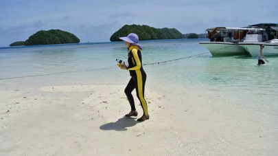 us declares virus emergency bans travellers from china