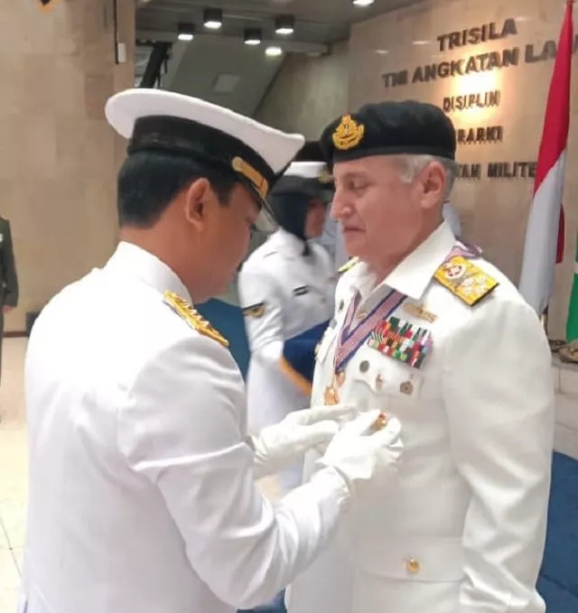 indonesia 039 s highest military award bintang jalasena utama is being conferred upon naval chief admiral abbasi photo pn indonesia 039 s highest military award bintang jalasena utama is being conferred upon naval chief admiral abbasi photo pn