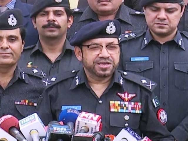 pti sindh govt lock horns over top cop once again