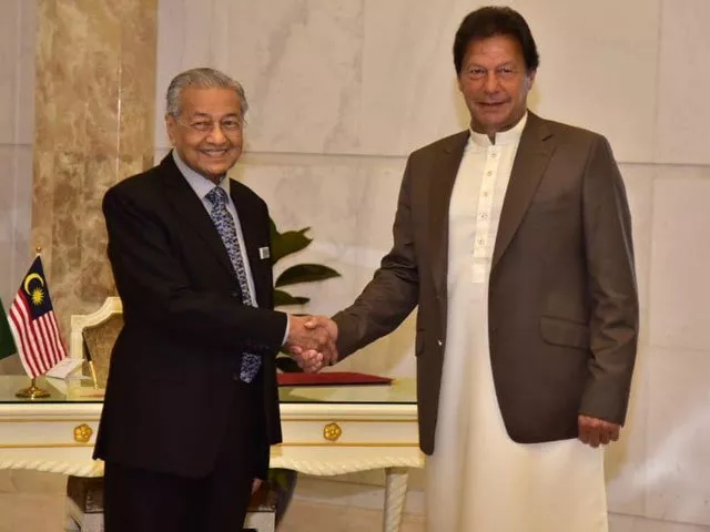 malaysian prime minister mahathir mohamad greets prime minister imran khan in putrajaya photo express malaysian prime minister mahathir mohamad greets prime minister imran khan in putrajaya photo express