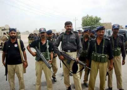 violence in karachi death toll reaches 19