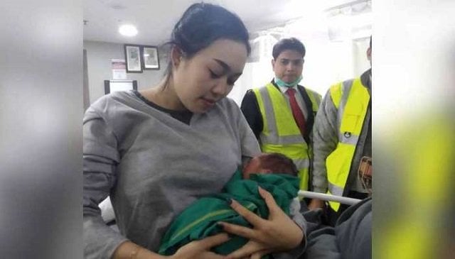 woman delivers baby with the help of qatar airways cabin crew photo ndtv