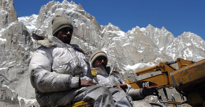 cag report says young troops are devoid of proper food and equipment to fight tormentous snow and flashing sunlight photo afp file