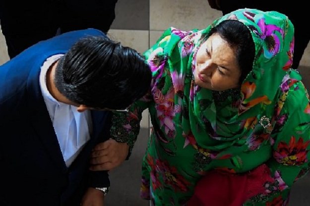 rosmah mansor right wife of malaysia 039 s former prime minister najib razak arrives for the start of her corruption trial at the high court in kuala lumpur photo afp