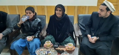ailing afghan girl s family allowed to come to pakistan ailing afghan girl s family allowed to come to pakistan
