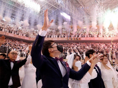 in pictures south korean mass wedding defies coronavirus fears