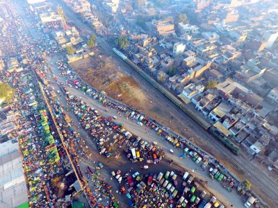 traffic overload chokes major lahore arteries