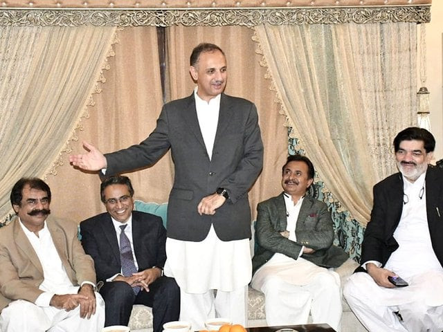 omar ayub addresses media at a reception in his honour hosted by haleem adil sheikh at his residence in karachi photo nni omar ayub addresses media at a reception in his honour hosted by haleem adil sheikh at his residence in karachi photo nni