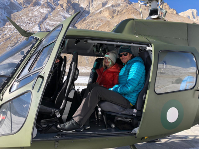 pakistan army aviation pilots rescue two foreign mountaineers