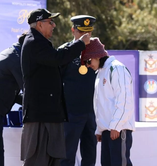 president alvi awarding medal to pakistani skier khushim sahiba during the prize distribution photo app president alvi awarding medal to pakistani skier khushim sahiba during the prize distribution photo app