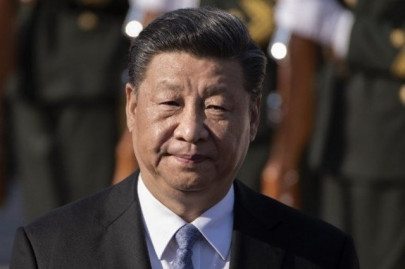 china president makes rare visit to meet virus workers patients