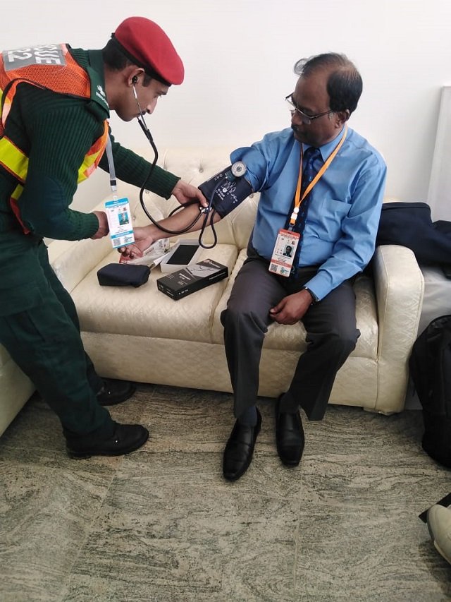 rescue 1122 wins praise for providing medical aid to commentator during rawalpindi test