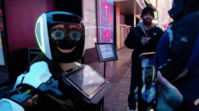 robot with coronavirus advice hits times square robot with coronavirus advice hits times square