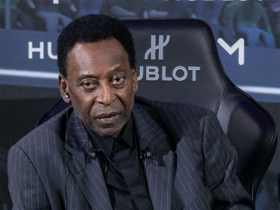 pele depressed reclusive because of poor health son