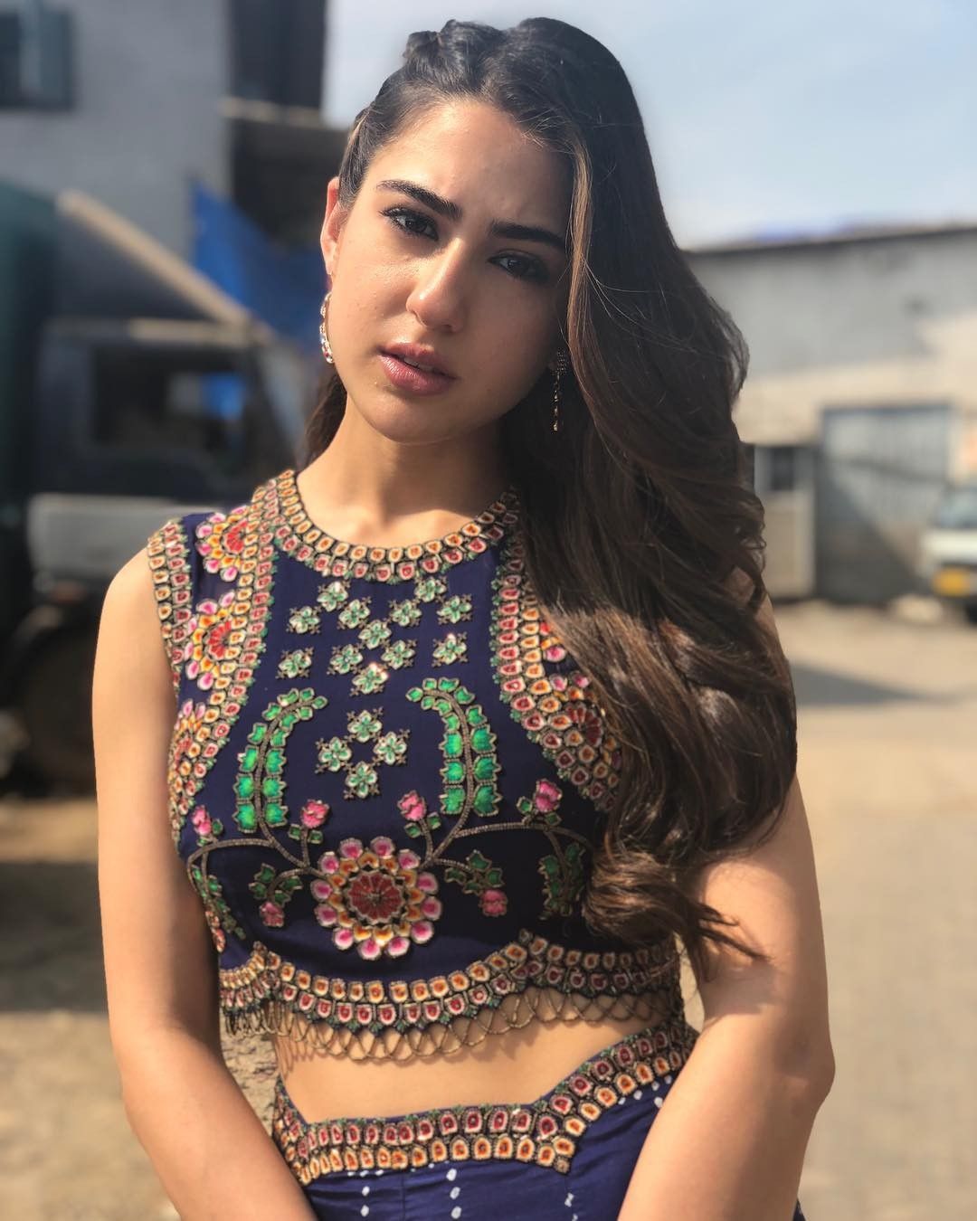 Sara Ali Khan once again nails the ethnic look but her red bad is a misfit.  See pictures | Sara Ali Khan goes for an outing