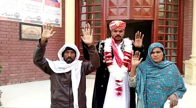 zeeshan claims his bride to be family vanished with rs250 000 that they had taken on the pretext of dowry photo express zeeshan claims his bride to be family vanished with rs250 000 that they had taken on the pretext of dowry photo express