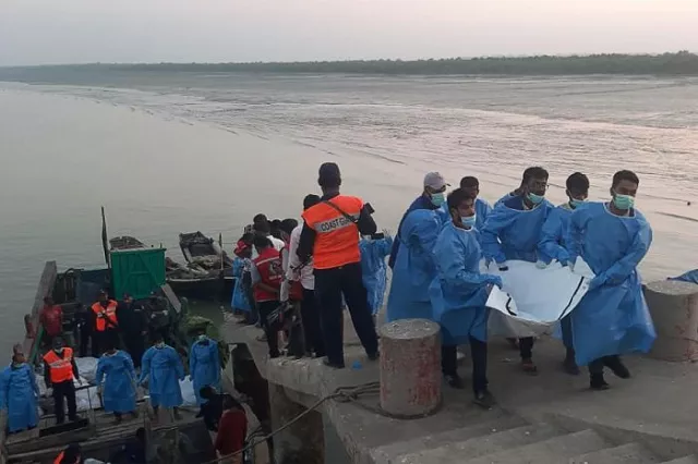 rescue workers carry a dead body r following a boat capsizing accident in teknaf on february 11 2020 photo afp rescue workers carry a dead body r following a boat capsizing accident in teknaf on february 11 2020 photo afp