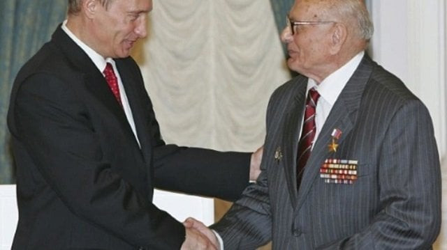 alexei botyan who has died aged 103 was awarded a hero of russia star award by vladimir putin in 2007 photo afp