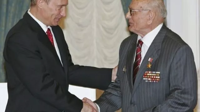 alexei botyan who has died aged 103 was awarded a hero of russia star award by vladimir putin in 2007 photo afp alexei botyan who has died aged 103 was awarded a hero of russia star award by vladimir putin in 2007 photo afp