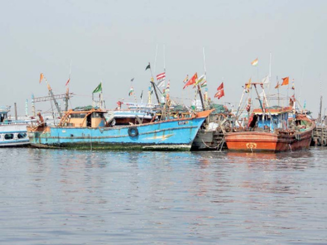 four fishing vessels carrying indian fishermen were intercepted by psma near sir creek 10 to 15 kilometres inside pakistani waters photo online four fishing vessels carrying indian fishermen were intercepted by psma near sir creek 10 to 15 kilometres inside pakistani waters photo online