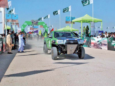15th cholistan jeep rally begins 15th cholistan jeep rally begins