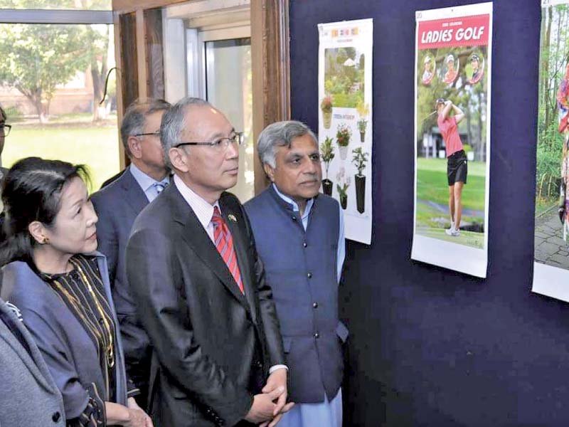 japanese ambassador kuninori matsuda arid university vice chancellor dr qamaruz zaman mext alumni association of pakistan president dr nasir khan look at calendars displayed at the exhibit photo express