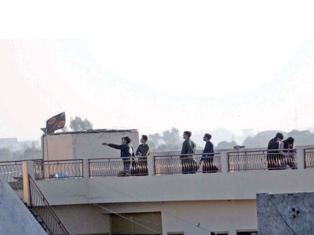 people enjoying kite flying despite ban in rawalpindi photo ppi people enjoying kite flying despite ban in rawalpindi photo ppi