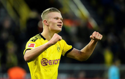 dortmund teen haaland goes head to head with psg star mbappe dortmund teen haaland goes head to head with psg star mbappe