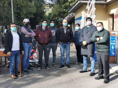pakistan officials visit virus struck wuhan to meet pakistani students pakistan officials visit virus struck wuhan to meet pakistani students