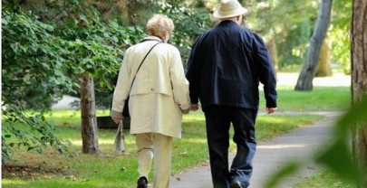 what us worry 80 year old us couple smiles through virus quarantine what us worry 80 year old us couple smiles through virus quarantine