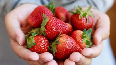 diy how to make strawberry masks for healthy skin diy how to make strawberry masks for healthy skin