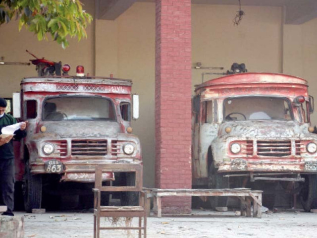 only two out of five fire engines are functional in gujranwala photo express only two out of five fire engines are functional in gujranwala photo express