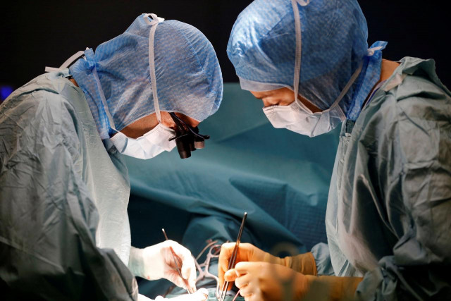 patient dies after security guard performs surgery at lahore hospital patient dies after security guard performs surgery at lahore hospital