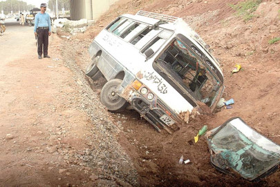 flying coach passenger van goes turtle injures six