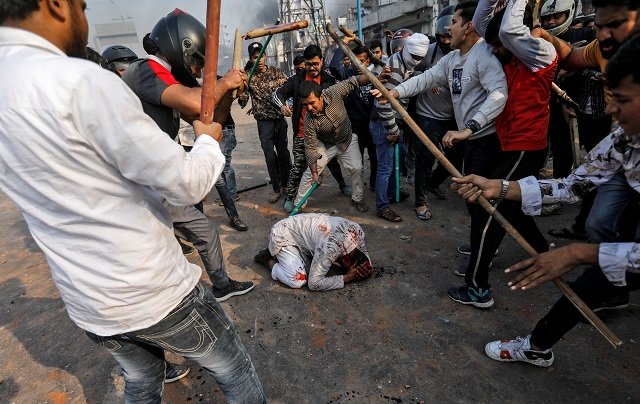 at least four dead dozens injured in delhi clashes amid trump visit