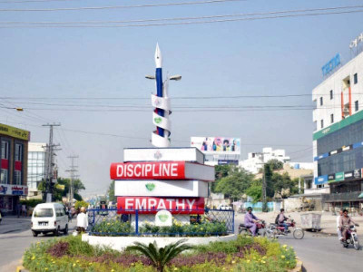 pen and book monument attracts students