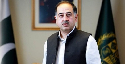 at last pm imran accepts iftikhar durrani s resignation as sapm on media affairs