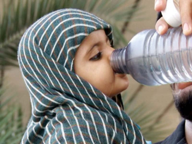a child gulps down water as she braves the fury of the heatwave currently gripping the province photo zahoor ahmed express a child gulps down water as she braves the fury of the heatwave currently gripping the province photo zahoor ahmed express