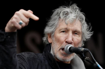 roger waters recites aamir aziz s sab yaad rakha jayega condemns fascist modi roger waters recites aamir aziz s sab yaad rakha jayega condemns fascist modi