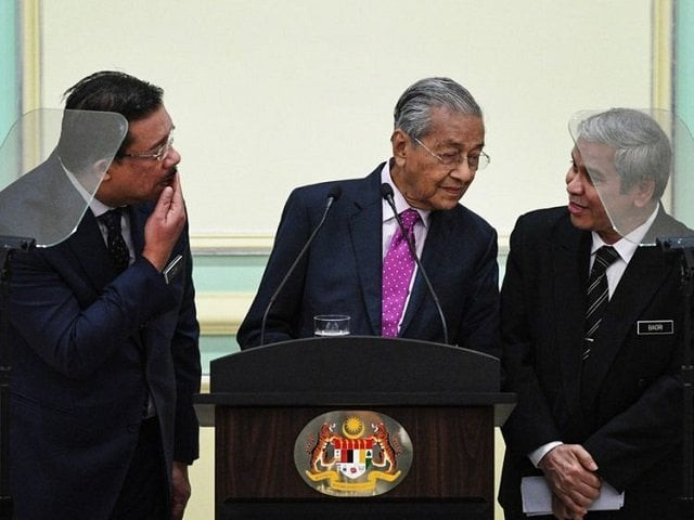 malaysia 039 s interim prime minister mahathir mohamad c attends a press conference after unveiling an economic stimulus plan aimed at combating the impact of the covid 19 novel coronavirus at the prime minister 039 s office in putrajaya photo afp malaysia 039 s interim prime minister mahathir mohamad c attends a press conference after unveiling an economic stimulus plan aimed at combating the impact of the covid 19 novel coronavirus at the prime minister 039 s office in putrajaya photo afp