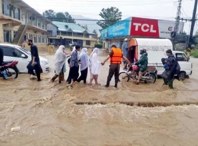 floods claim 5 more lives as aid pours in