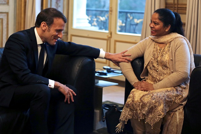asia bibi meets french president emmanuel macron at the elysee palace in paris photo reuters