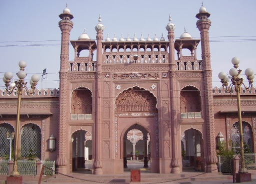 due to terror attacks women stopped offering congregation prayers at sunheri masjid photo express