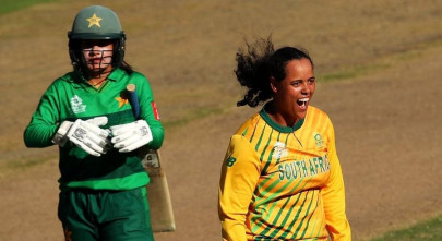 south africa beat pakistan to make icc women s t20 world cup semi finals