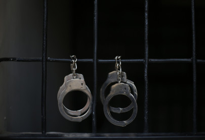 sindh police arrest four men for robbing worshippers