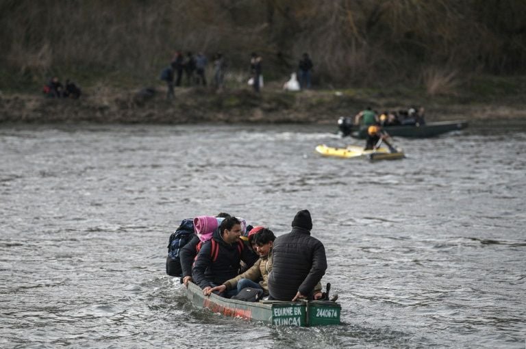 hopelessness among migrants stuck on turkey greece border photo afp