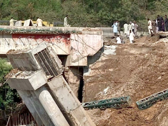 the road near soan bridge is closed due to landsliding as a result of heavy rainfall near gt road rawalpindi photo agha mahroz express file the road near soan bridge is closed due to landsliding as a result of heavy rainfall near gt road rawalpindi photo agha mahroz express file
